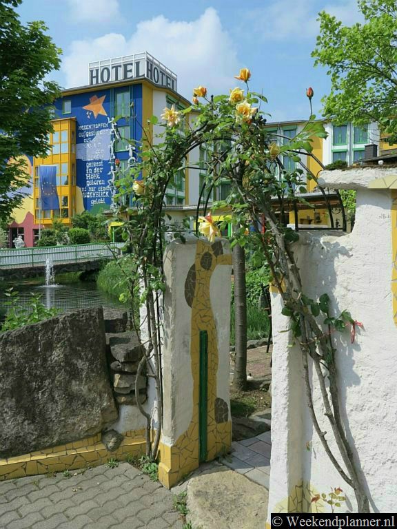 De buitengevel van het viersterrenhotel Contel Hotel Koblenz is zeker niet saai.Tip: Reserveer een hotelkamer in Koblenz.