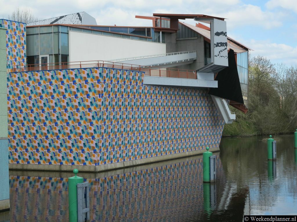In het Groninger Museum zie je exposities en tentoonstellingen op het gebied van kunst en archeologie. Tip:   De attracties van Groningen.