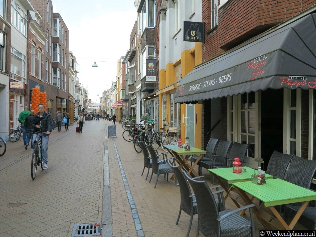 De Folkingestraat is een leuke winkelstraat in Groningen met veel kleine en bijzondere winkels en cafés.  Tip:  Een weekend naar Groningen.