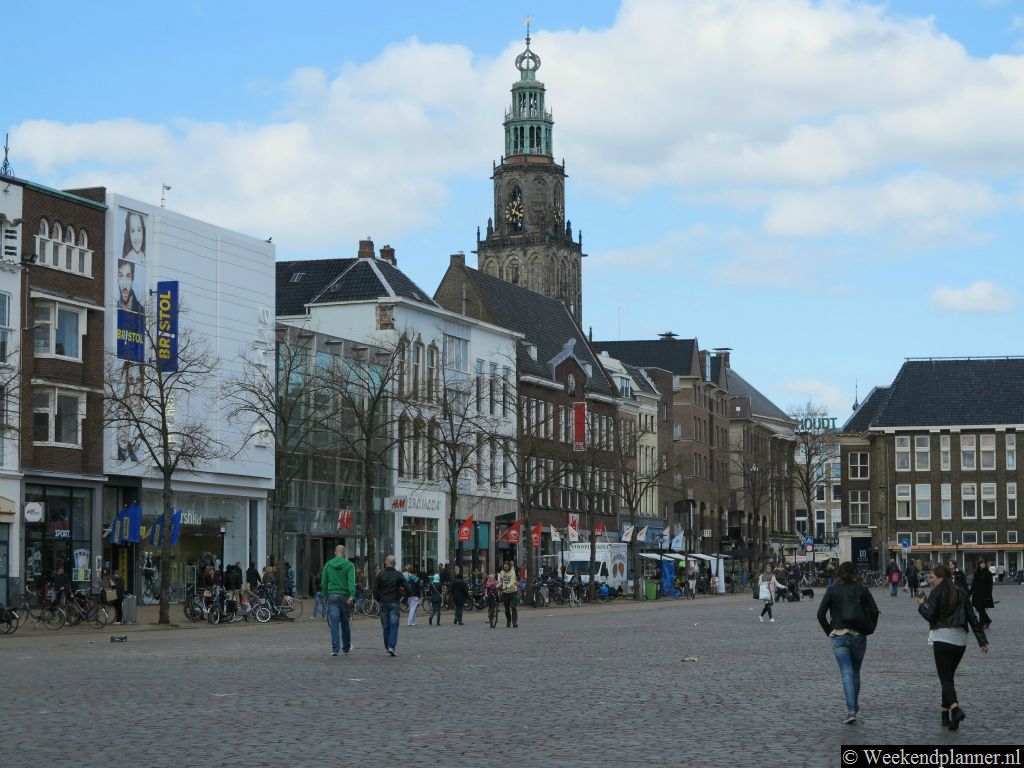 De Vismarkt is een langwerpig plein in het centrum van Groningen. Op dinsdag, woensdag, donderdag, vrijdag en zaterdag is er een markt op de Vismarkt en op de Grote Markt.  Tip:   Een weekend naar Groningen.
