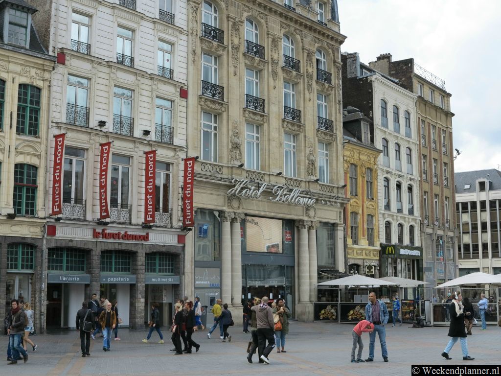 Het Grand Hôtel Bellevue is een viersterrenhotel aan de Grote Markt. Meer centraal in Vieux Lille, het historische centrum, kan je hotel niet liggen.Tip: Reserveer een kamer in dit hotel.