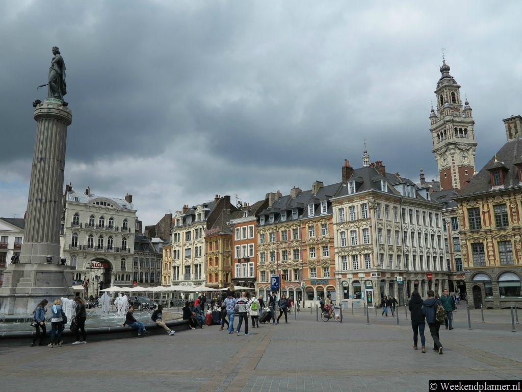De Franse stad Lille is een leuke bestemming voor een weekendje weg. De historische stad ligt vlakbij de Belgische grens in Noord-Frankrijk en is dus met de auto of de trein snel te bereiken.Tip: Een weekend in Lille.