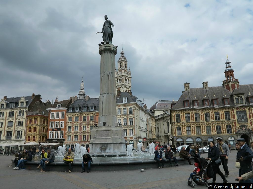 De Grote Markt in het centrum van Lille is een plein met leuke restaurants en gezellige terrasjes. Het plein is een prima startpunt om de historische binnenstad te verkennen.Tip: De bezienswaardigheden van Lille.