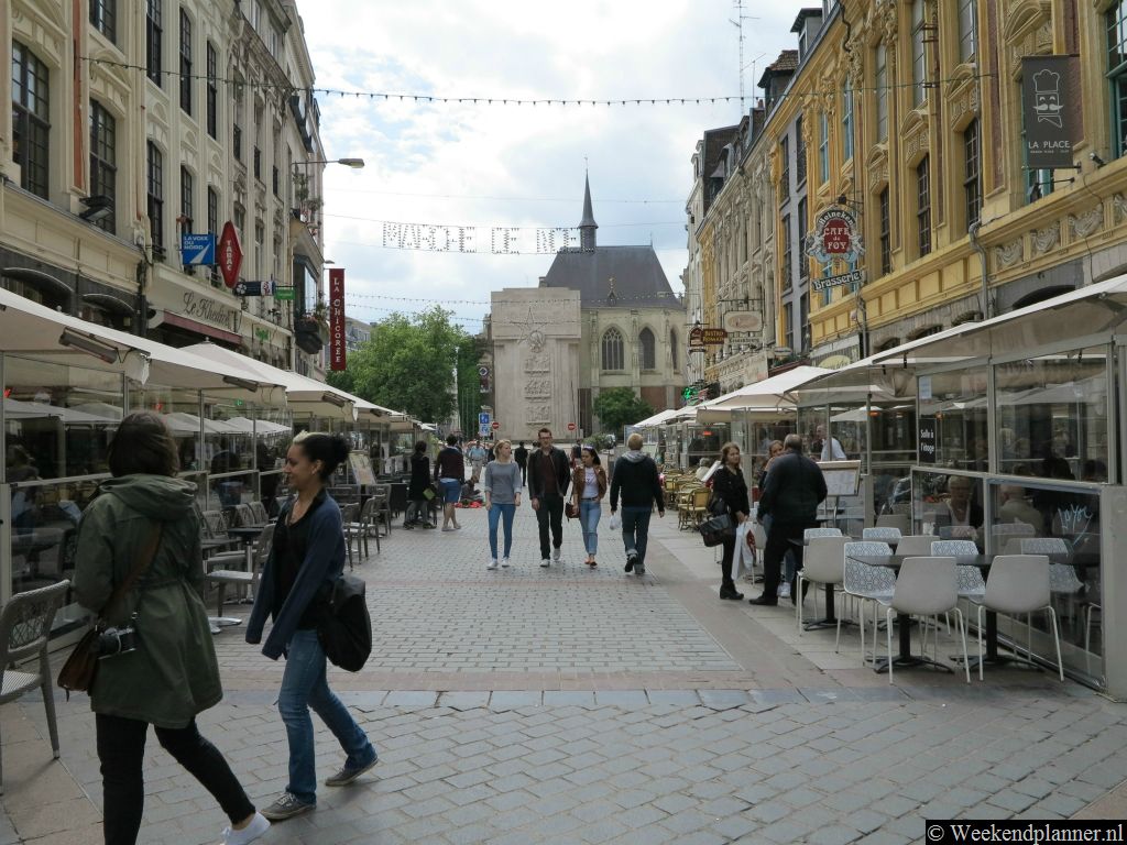 Aan het gezellige Place Rihour in het centrum van Lille zijn veel restaurants en cafés.