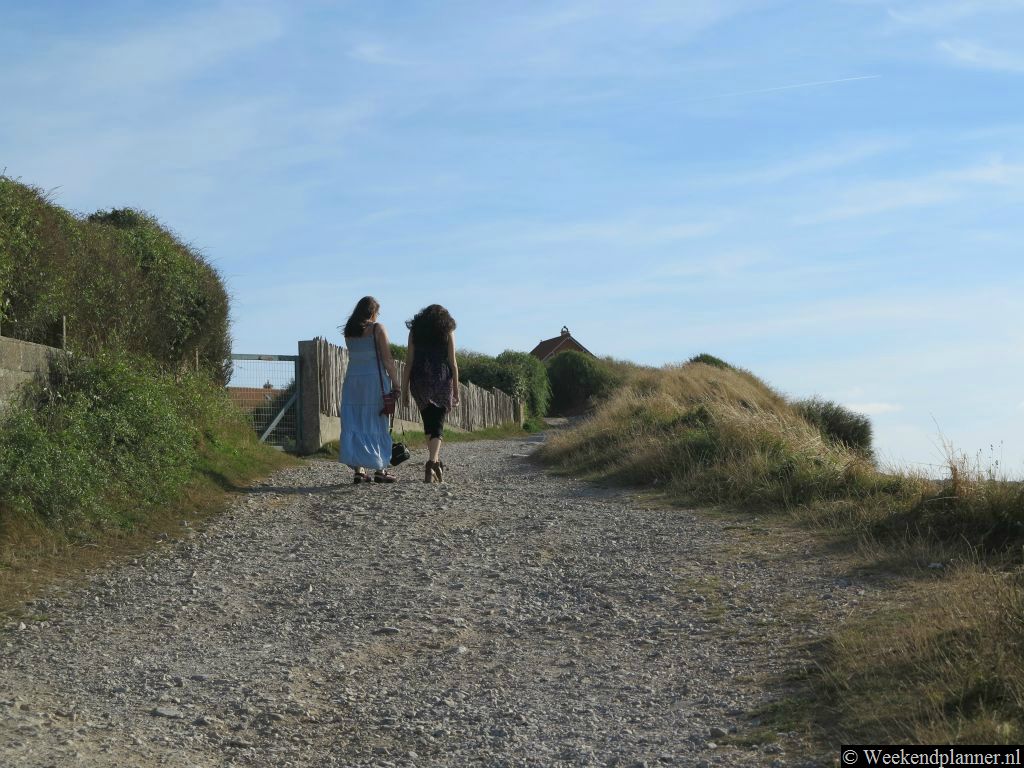 Een pad langs de kust tussen Wissant en Escalles.Tip: Handig om mee te nemen als je veel gaat wandelen.