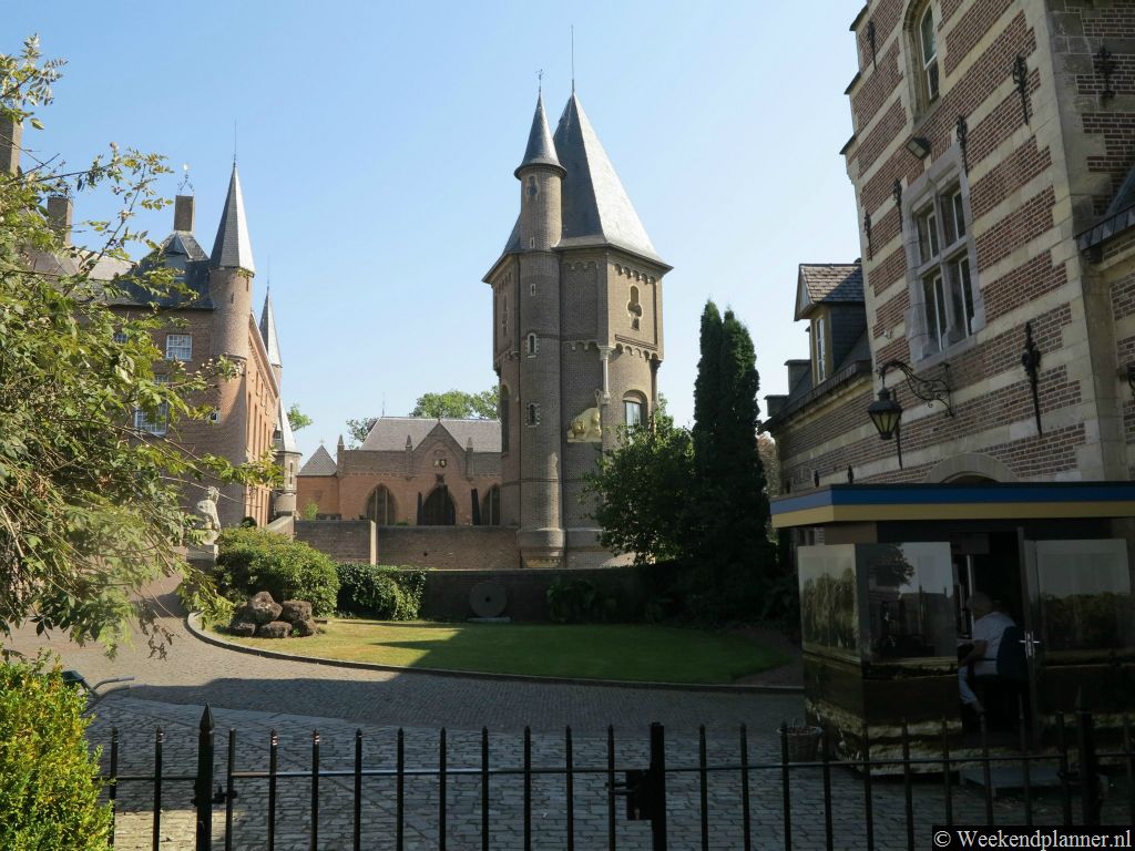 Het kasteel en de brasserie zijn op vrijdag, zaterdag en maandag gesloten voor publiek. 