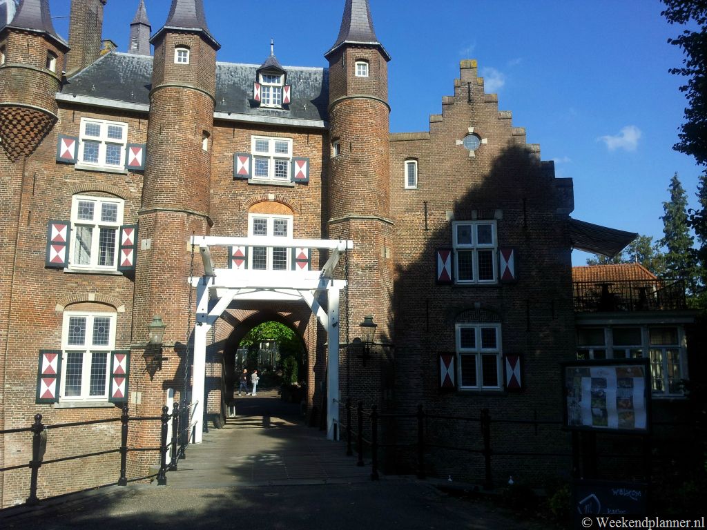 De binnenplaats van het kasteel en het landgoed zijn gratis te bezoeken. In het kasteel is o.a. een brasserie, een restaurant en je kunt er overnachten.Tip: Overnachten in Kasteel Maurick in Vught..