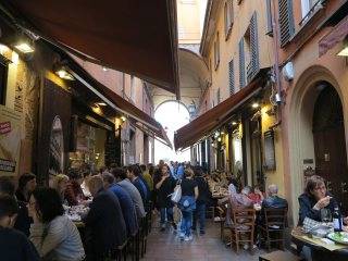 Via Pescherie Vecchie Bologna