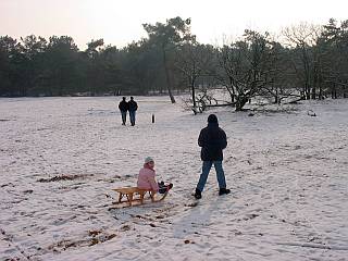 sneeuw kinderen Drunense Duinen