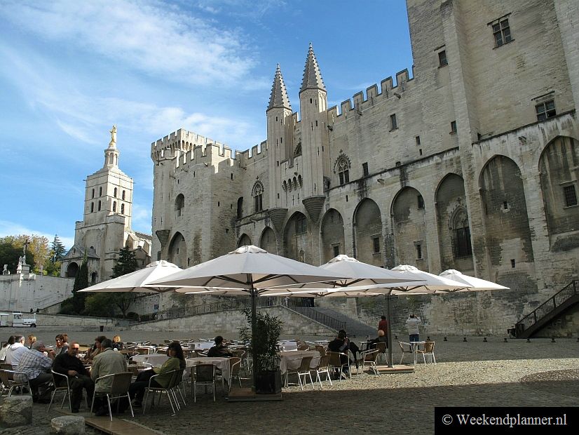 Tussen 1309 tot 1377 zetelde de paus niet in Rome maar in Avignon. Dit is het pauselijke paleis in het centrum van Avignon.Tip: De attracties van Avignon.
