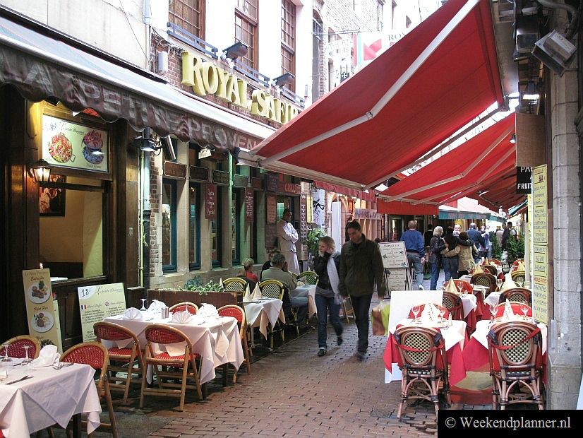 Rond 1960 kwamen de visrestaurants en sindsdien is Rue des Bouchers een echte toeristen attractie. 