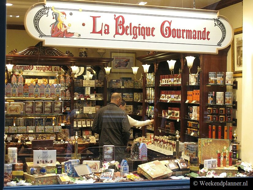 De bonbon winkel La Belgique Gourmande, Galerie de la Reine, Koninginnegalerij 17, is gericht op toeristen. Galerie de la Reine is één van drie winkelgalerijen in de Sint-Hubertusgalerijen.