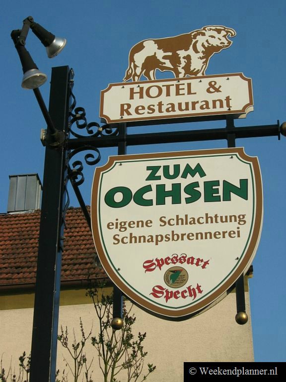 Een goed en goedkoop hotel in Hösbach is Hotel Zum Ochsen. Het hotel heeft een goede keuken en de eigenaar is trots op het verse vlees. 