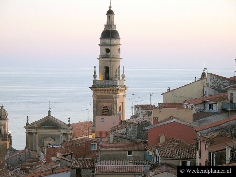 Menton heeft een prachtig historisch centrum: Le Vieux Menton. Le Vieux Menton ligt rond de kerk Eglise St Michel en de Chapel de Pénitents Blancs.