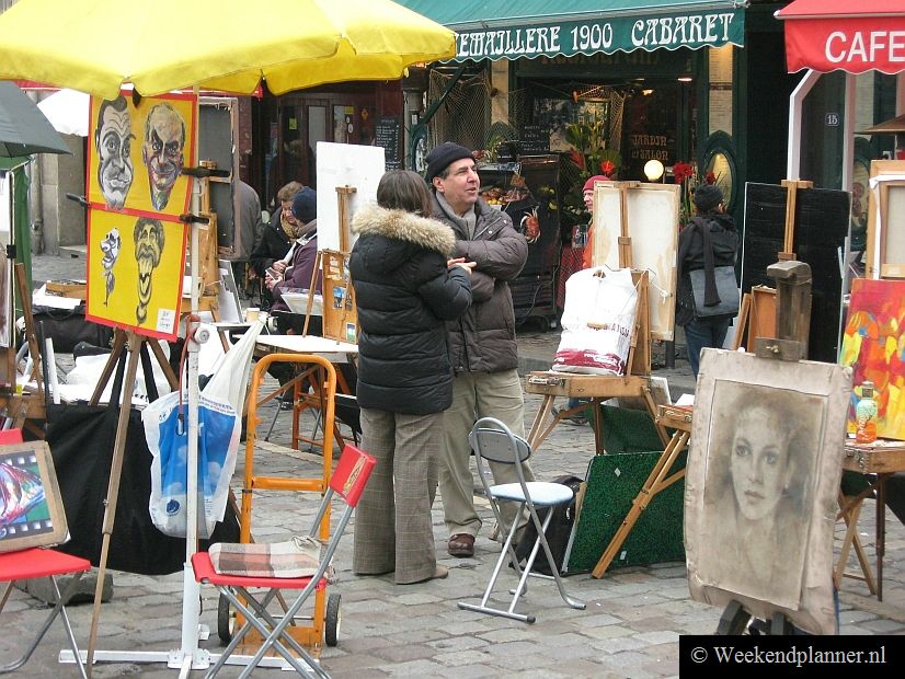 Met kunst heeft de Place du Tertre misschien weinig meer van doen maar er is wel veel te zien. Als je in Parijs bent moet je de markt zeker een keer bezoeken. De toegang is gratis.