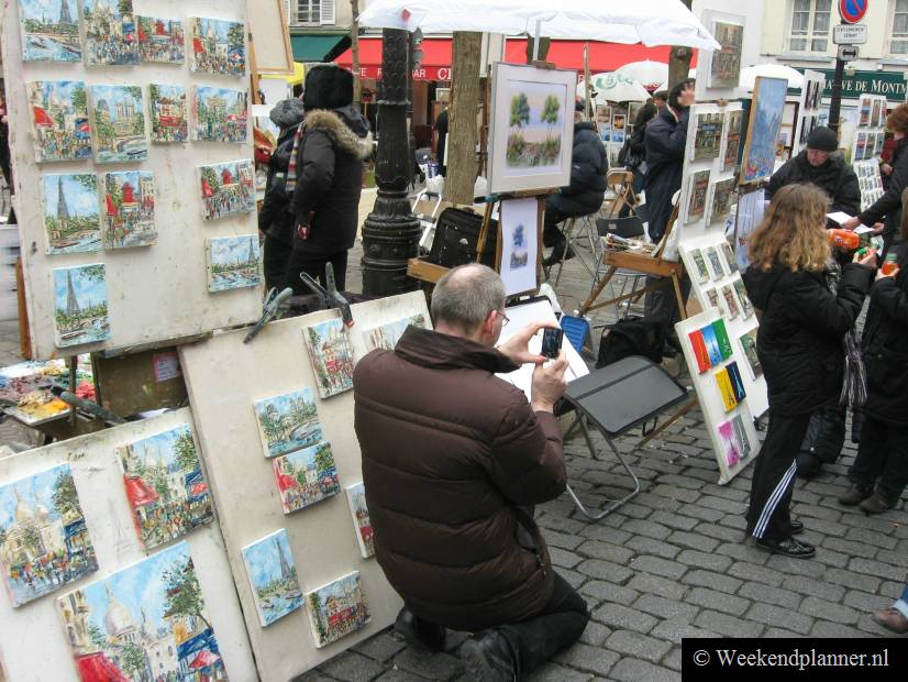Op de Place du Tertre is veel te zien en te fotograferen maar u kunt ook uw portret laten tekenen.