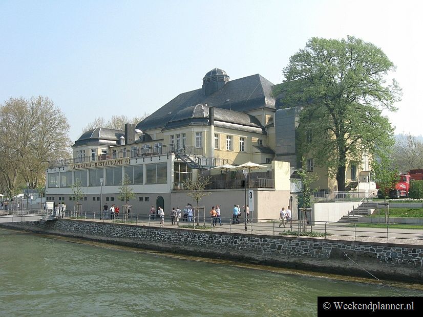 Dit is een restaurant met terras bij de aanlegplaats van de veerboot in Bingen. Er vaart een veerboot van Bingen naar Rüdesheim en Assmanshausen op de andere oever.