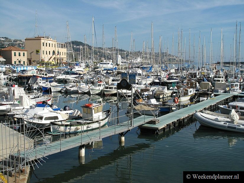 In de jachthaven van San Remo liggen niet meer de dure jachten. Die liggen nu aan de Franse Rivièra in mondaine badplaatsen als Saint-Tropez en Cannes.Tips: De attracties van Cannes en Saint-Tropez.