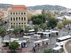 Het busstation van Cannes.