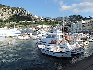 De haven van Capri