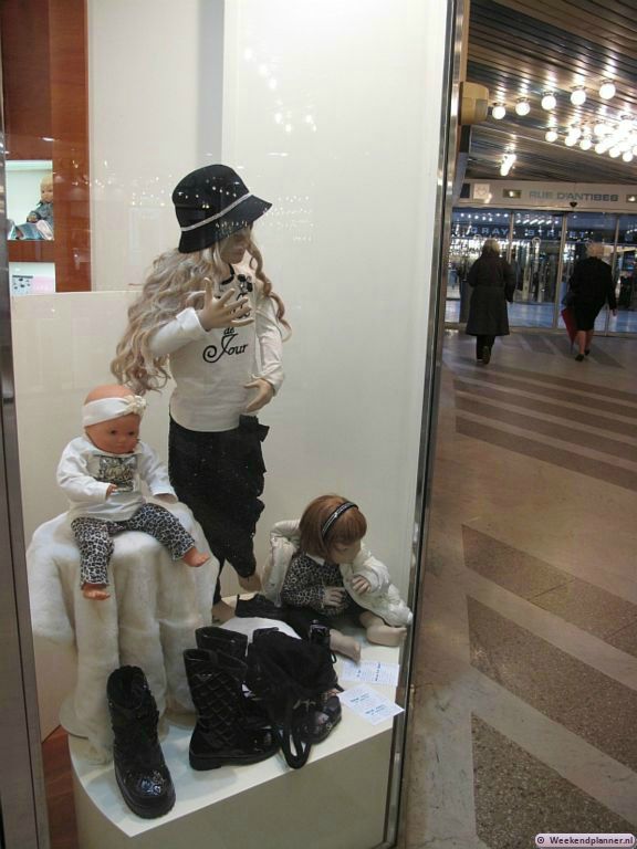 In het chique winkelcentrum Galerie Marchande Gray d'Albion, Gray Street, vind je leuke maar prijzige boutiques.Tips: Winkelen in Cannes.