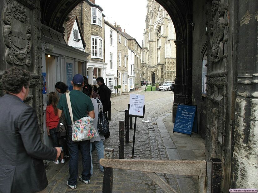De meest bekende bezienswaardigheid is de kathedraal van Canterbury. Op de foto zie je de kassa van de kathedraal. Sinds de moord op Thomas Becket is Canterbury een pelmgrimsoord.