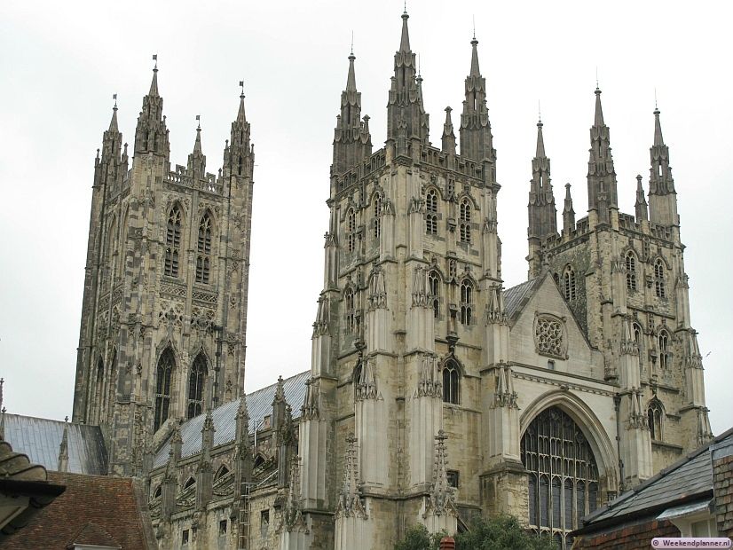 De stad Canterbury is een leuke bestemming voor een weekendje weg. De stad heeft mooi historisch centrum met veel bezienswaardigheden en leuke winkels. De beroemde kathedraal ligt in het midden van de stad. Tips: Een paar dagen in Canterbury.