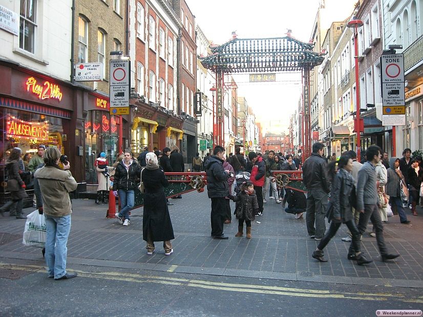 In Londen vind je Chinatown rond Gerrard Street, vlakbij de bioscopen van Leicester Square en de theaters van West End. Tips:  Naar de theaters in  West End.