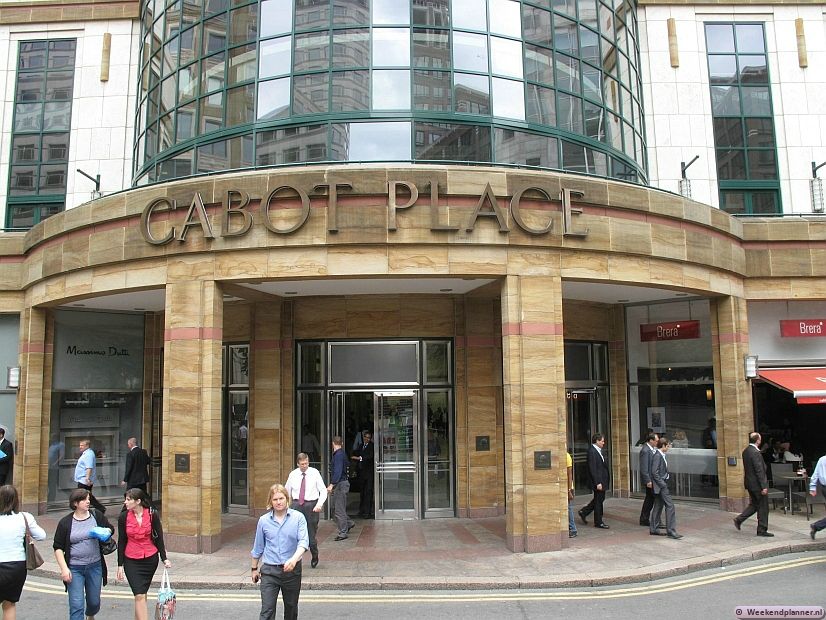 Cabot Place is één van de vier winkelcentra in Canary Wharf. De adressen: Canada Place, Cabot Place, Jubilee Place en Churchill Place.