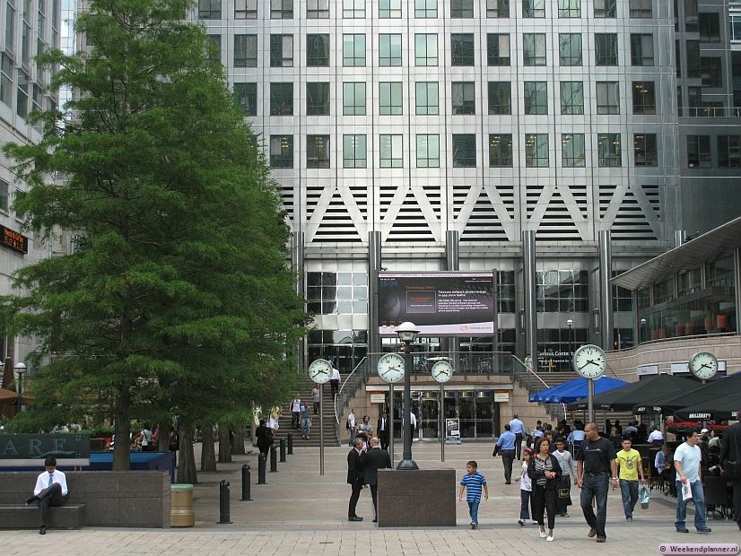 Canada Square is het hart van het Financial District in Canary Wharf. Tip: O2 Arena en North-Greenwich liggen vlakbij.