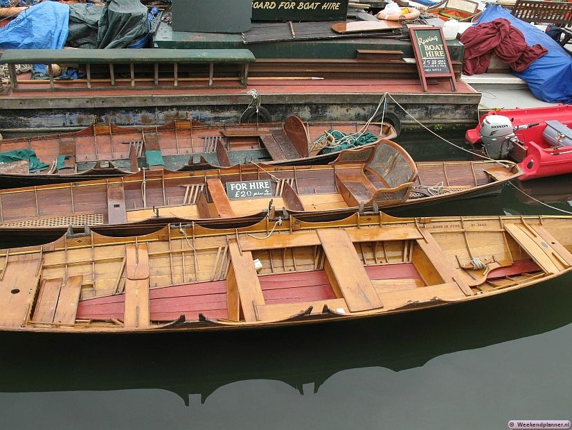 Deze bootjes kun je bij de brug bij Richmond huren.