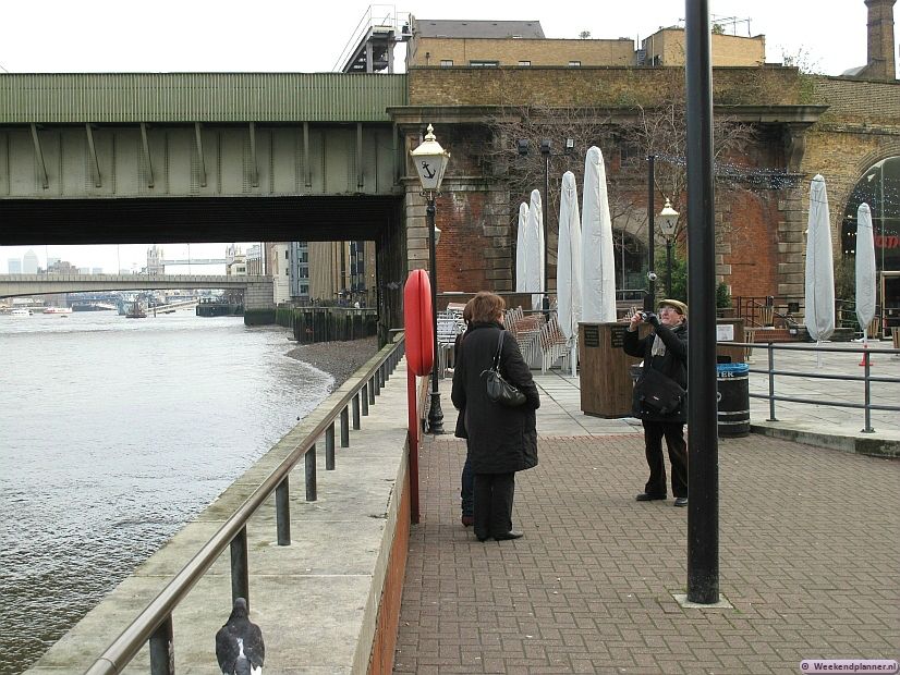 Op het pad langs de rivier heb je een prachtig uitzicht op The City. Tips: Het wandelpad langs de Theems..