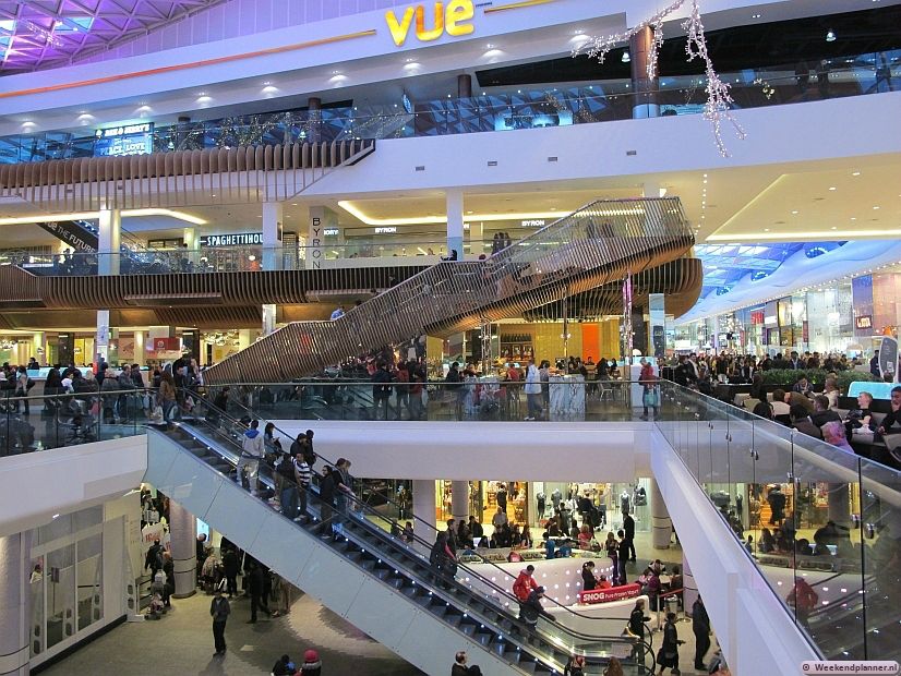 Westfield  London is een reusachtig winkelcentrum bij metro station Shephard Bush. Er is ook een Westfield Shopping Centre in Stratford maar die van Shephard Bush is wat ons betreft  beter. Tip: De winkels van Westfield.