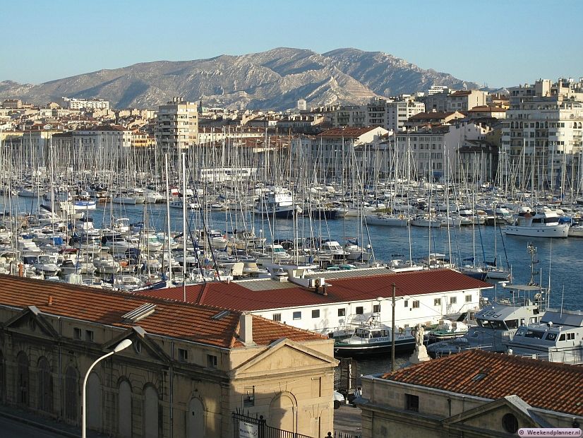 De belangrijkste bezienswaardigheid van Marseille is de oude haven, Vieux Port. Bij de ingang van de haven naast het fort heb je een prachtig uitzicht over de haven. Tips: De attracties van Marseille.
