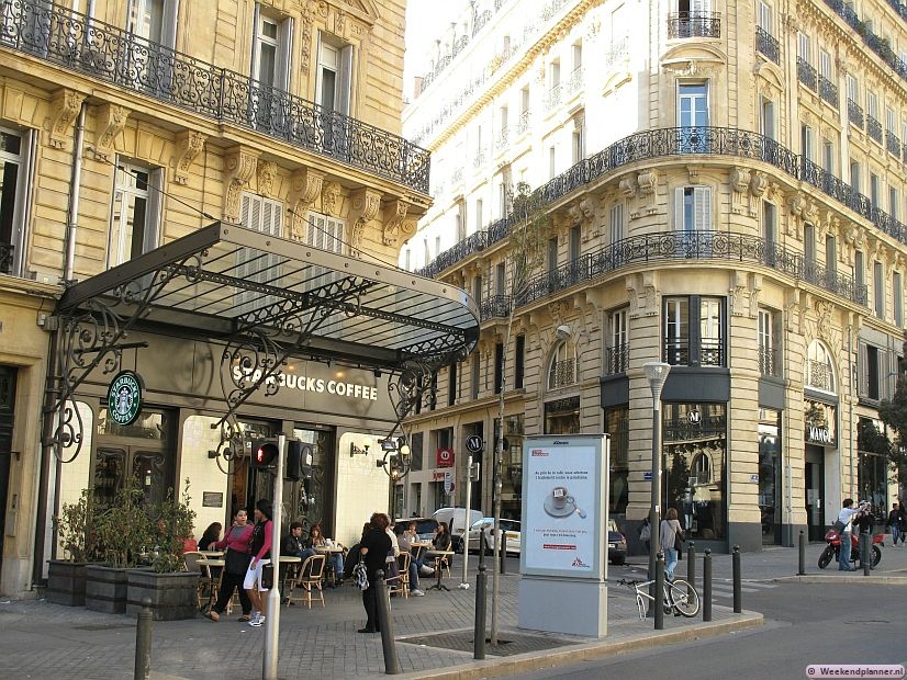 De belangrijkste winkelstraten van Marseille liggen op een paar minuten lopen van de oude haven. 