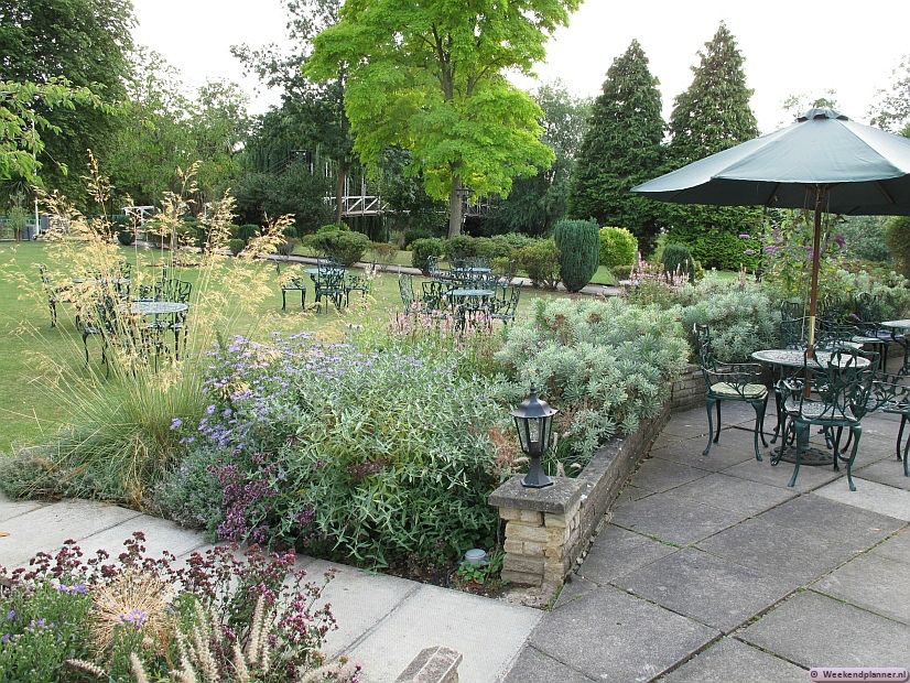 In 1900 hadden Edward VII en Queen Alexandra hun Afternoon Tea in de tuin van Monkey Island. Monkey Island werd daardoor aan het begin van de 20ste eeuw heel trendy.