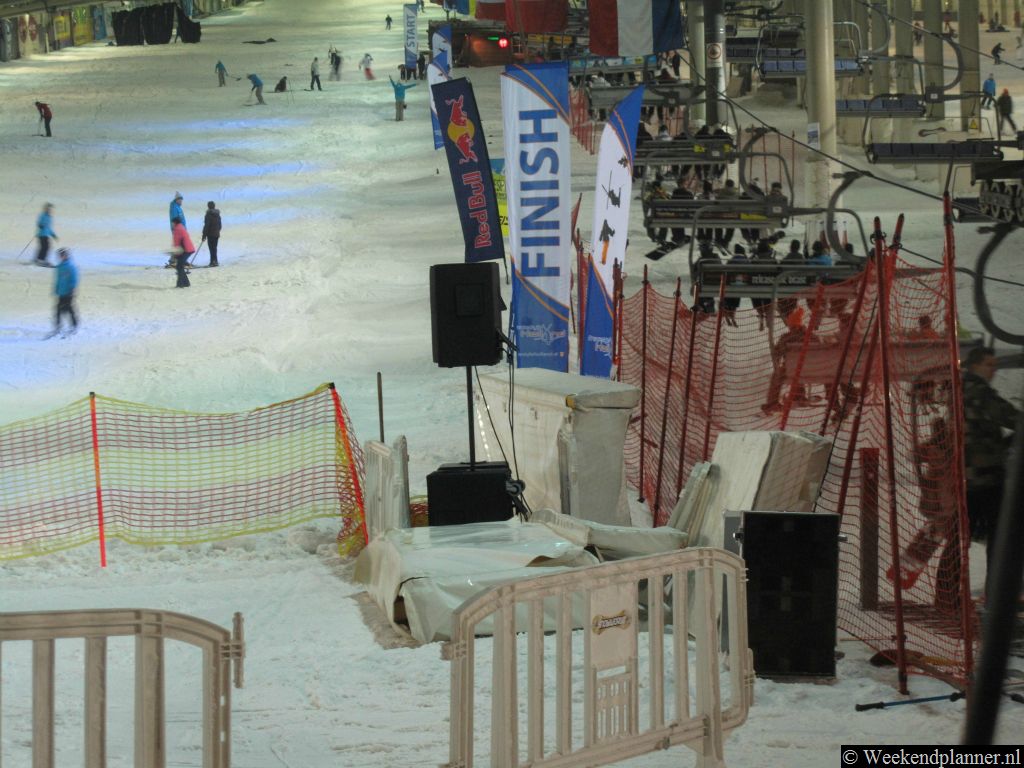 In SnowWorld Landgraaf zijn twee lange skipistes waar afdalingen gemaakt kunnen worden tot 520 meter, er zijn twee oefenhellingen van ongeveer 100 meter en er is een FIS-wedstrijdpiste van 520 meter. Uiteraard ski je hier op echte sneeuw.
