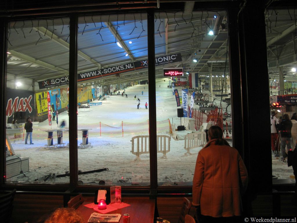 Als je een weekendje wilt skiën in Zuid-Limburg dan moet je naar de indoor skipiste in Landgraaf gaan. SnowWorld Landgraaf is de grootste indoor skibaan van Europa, er is het enige wintersporthotel van Nederland en ook aan de Après-ski is gedacht. Tips: De skipistes van Nederland.