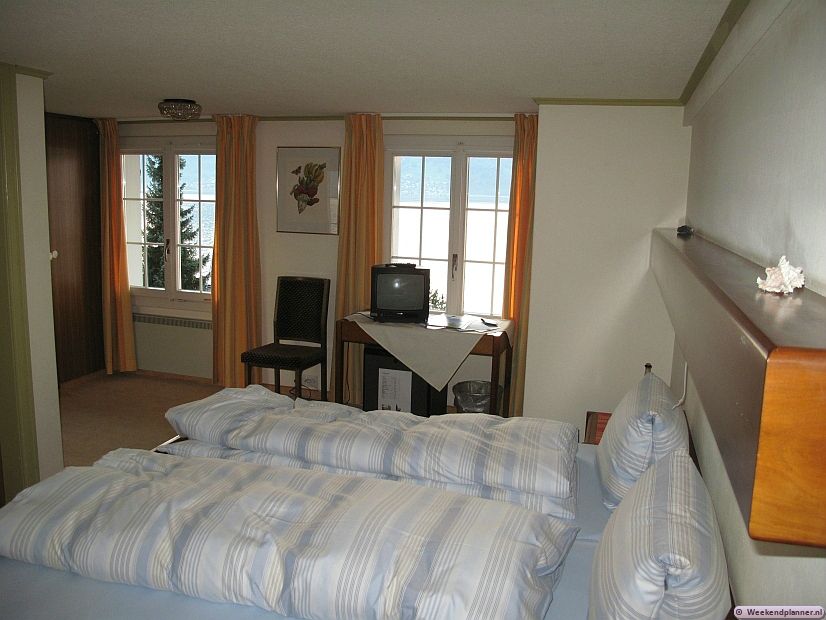 De kamers van Seehotel Baumgarten zijn ruim en comfortabel. De kamers van het naastgelegen pension Gästehaus Baumgarten zijn minder ruim. Tip: Reserveer een kamer in Seehotel Baumgarten.