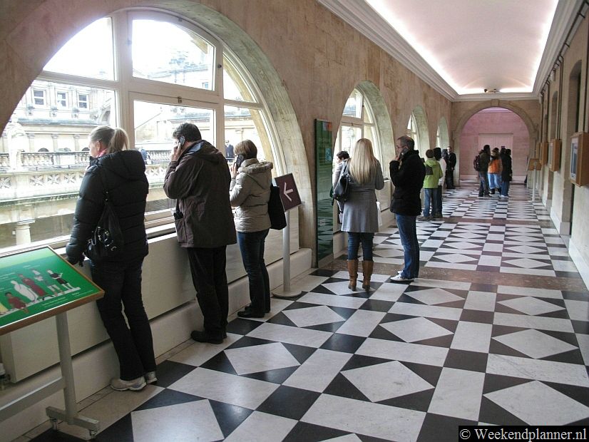 Bij de ingang van het museum kun je een audiotour lenen in het Nederlands of Engels. Tips: Dagtrips en rondleidingen.