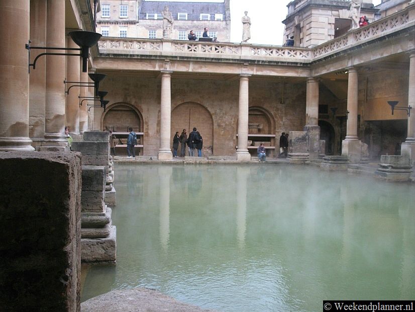 De baden zijn nog steeds gevuld met warm water maar kuren kun je er niet meer. Voor wellness in het beroemde bronwater van Bath kun je naar het kuurcentrum Thermae Bath Spa in een gebouw tegenover het museum. Tips: Wellnesshotels in Bath.