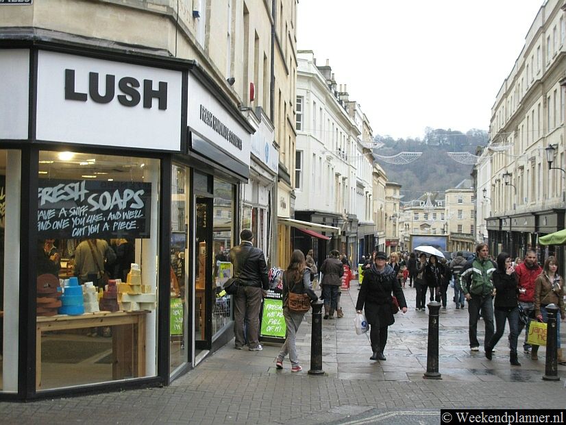 Dit is de winkelstraat Union Street in het centrum van Bath. Tips: Lekker eten in Groot Brittannië.