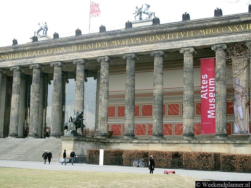 In het Altes Museum wordt de Duitse verzameling Griekse, Romeinse en Etruskische kunst getoond. Foto's van een bezoek aan boulevard Unter den Linden.