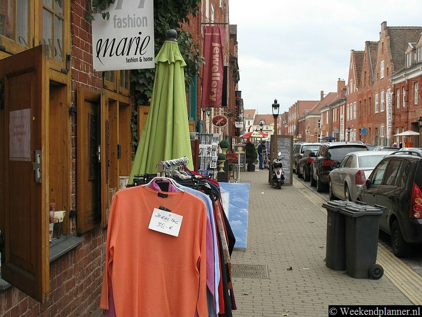 In het Holländisches Viertel heb je veel leuke winkeltjes en er zijn enkele kleine cafés met terras. Tips: De attracties van Potsdam.