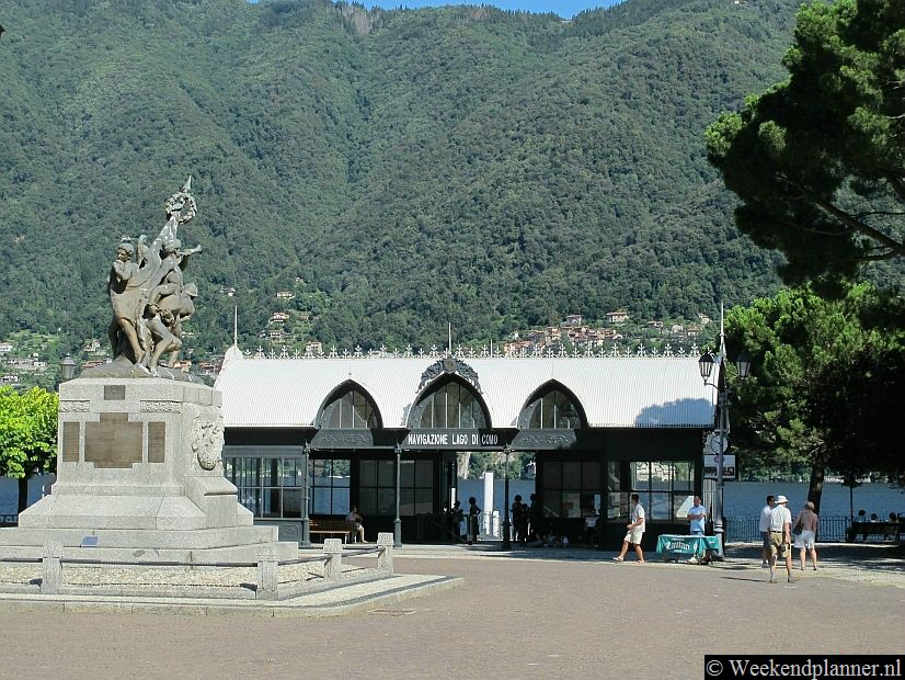 Je hoeft voor de veerboten niet te reserveren. Bij de aanlegsteiger kun je kaartjes kopen. Tips: De attracties van Cernobbio.