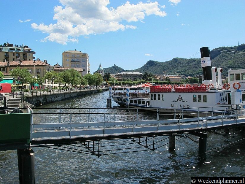 Dit is de veerboot Milano in Como. Er vertrekken vanuit Como ook autoveerboten en snelle draagvleugelboten. Tips: De attracties van Como.