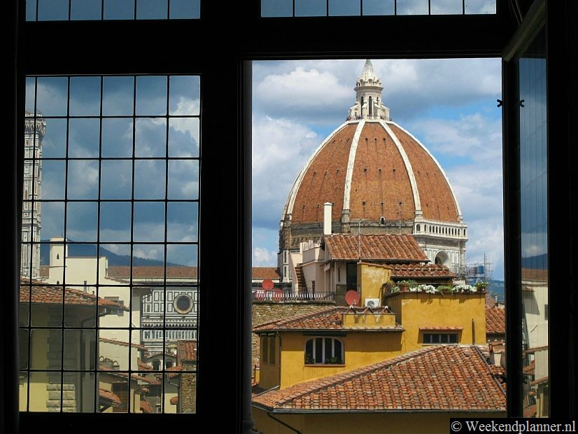 Je kunt het Palazzo Vecchio ook bezoeken. In tegenstelling tot de andere grote musea van Florence staat hier zelden een rij. Vanuit de bovenverdieping van het Palazzo Vecchio heb je een prachtig uitzicht over Florence.Tips: Deze bezienswaardigheden moet je niet missen in Florence.