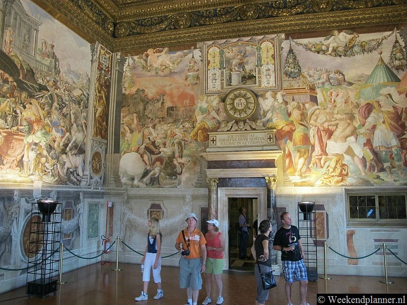 In het mooi ingerichte Palazzo Vecchio zijn werken van Vasari, Da Vinci en Michelangelo te zien. De binnenplaats is overigens gratis te bezichtigen. Tips: De beroemde brug Ponte Vecchio ligt vlakbij.