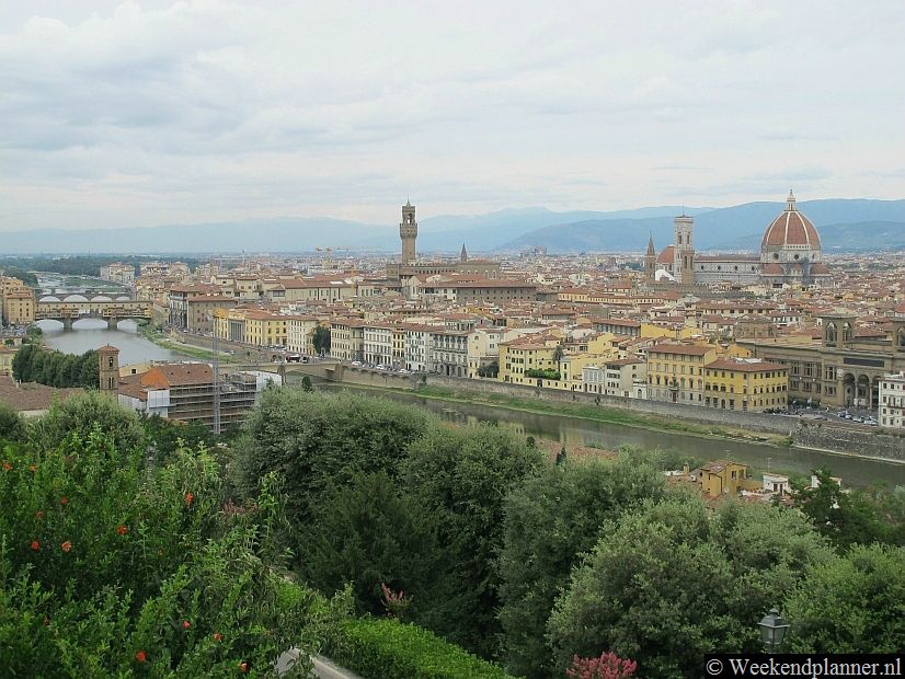 En dit zie je dan tijdens je ontbijt of lunch op de Piazzale Michelangelo. Tips: Een paar dagen Florence.