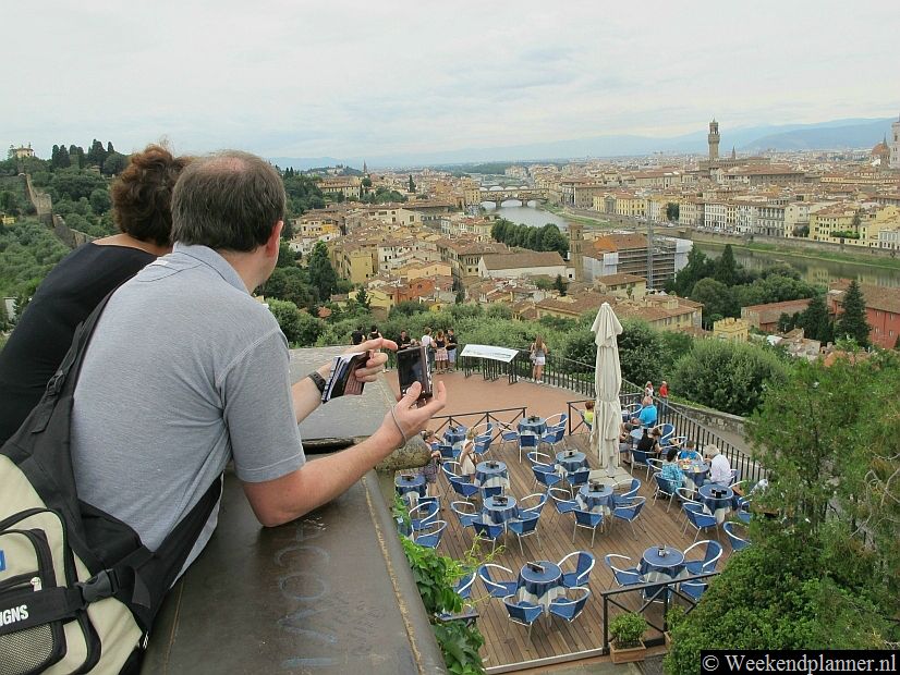 Dit is het uitzicht dat je hebt op Florence vanaf Piazzale Michelangelo. Tips: De mooiste plaatsen in Toscane.